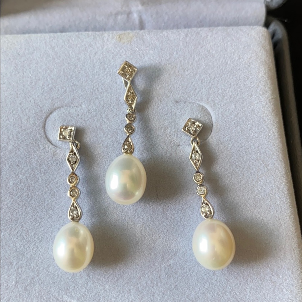 14k white gold and diamond/pearl earrings/charm